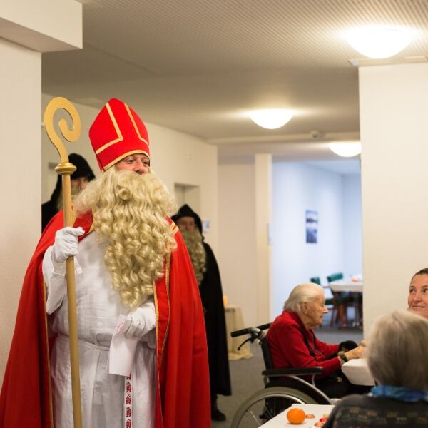 Besuch des St. Nikolaus im Alters- und Pflegeheim "National" am 06. Dezember 2017